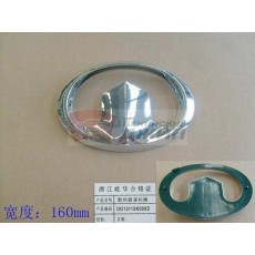 Эмблема фирмы motors передняя