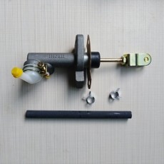 Цилиндр главный тормозной